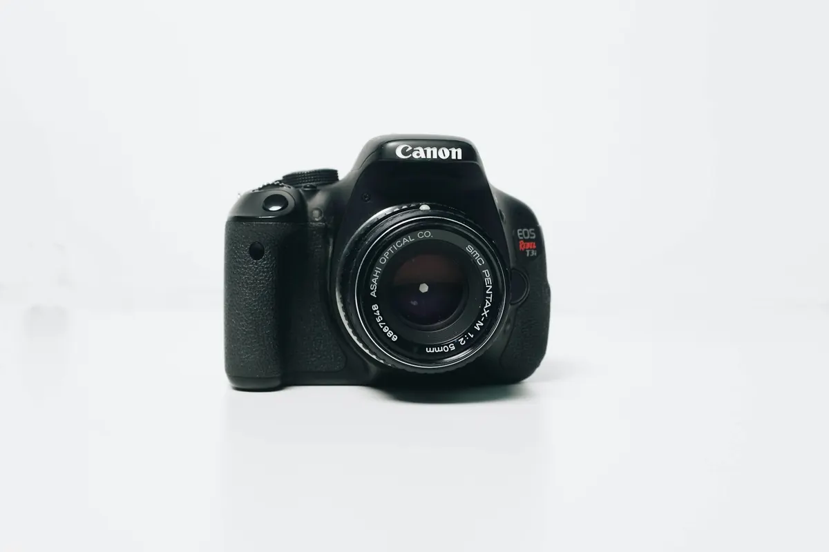 دوربین DSLR مشکی کانن